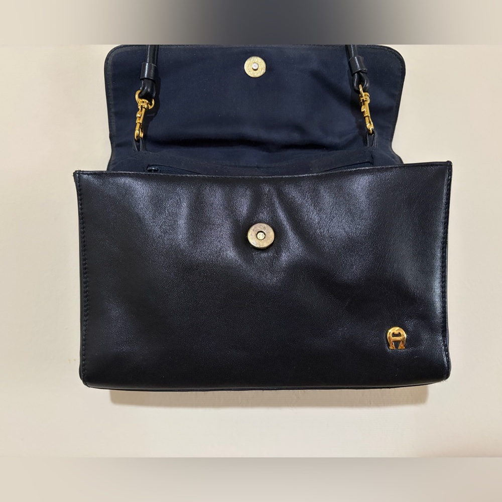 Etienne Aigner vintage classic crossbody. - Picture 4 of 12